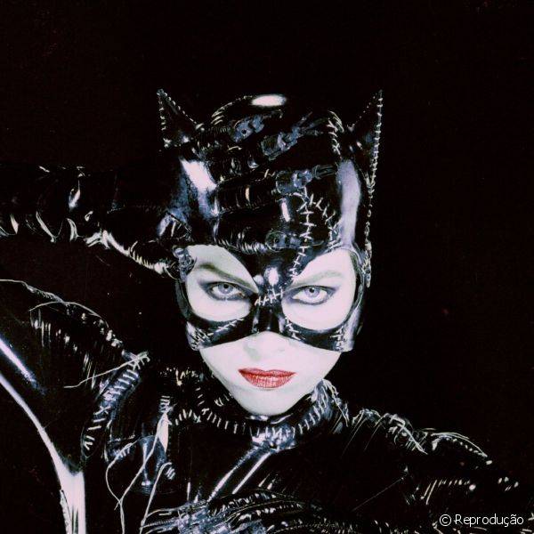 Batman: O Retorno, 1992 - Com boa parte do rosto tampado, os lábios da Mulher-gato de Michelle Pfeiffer ganham bastante atenção durante o filme. O efeito molhado do acabamento turbina o ar sexy da maquiagem.